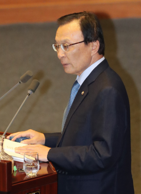 더불어민주당 이해찬 대표가 4일 오전 국회 본회의에서 교섭단체 대표연설을 하고 있다. 연합뉴스