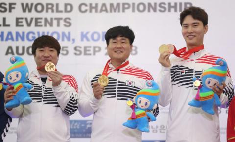 2018 창원 세계사격선수권대회 남자 50ｍ 권총 단체전에서 금메달을 차지한 박대훈(동명대), 한승우(KT), 이대명(경기도청·왼쪽부터). 연합뉴스