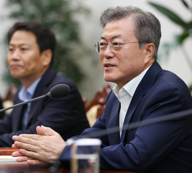 문재인 대통령이 6일 오후 청와대 여민관에서 열린 평양 정상회담 준비위원회 1차 회의에 발언하고 있다. 연합뉴스