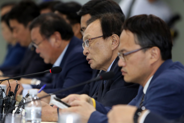 7일 오전 전남 무안군 삼향읍 전남도청 서재필실에서 더불어민주당-전남도 예산정책협의회가 열려 더불어민주당 이해찬 대표가 인사말을 하고 있다. 연합뉴스