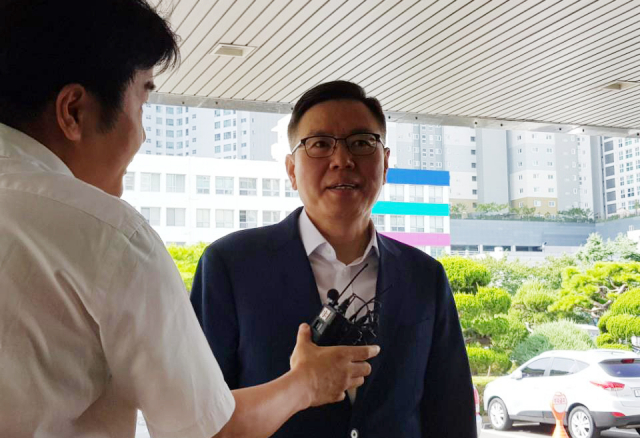 이부망천 발언으로 고발된 정태옥 의원(무소속·대구 북구 갑)이 지난달 7일 오전 대구지검에 출석하고 있다. 연합뉴스