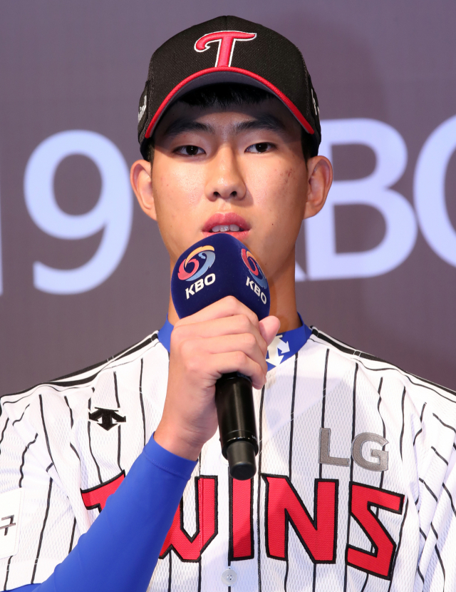 이상영(부산고)이 10일 오후 서울 중구 웨스틴조선 호텔에서 열린 