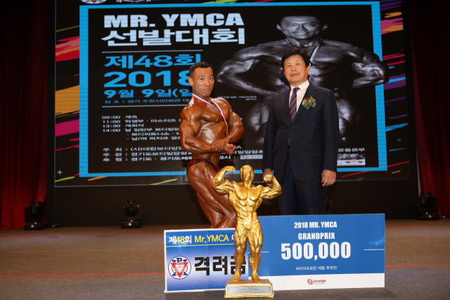 대구시체육회 소속 장재우가 지난 9일 경기도 수원시민회관에서 열린 제48회 Mr.YMCA 선발대회 보디빌딩 남자 일반부 –75kg급에서 1위를 차지하며 Mr.YMCA로 뽑혔다. 대구시 보디빌딩협회 제공