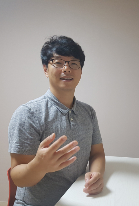 독도의용수비대기념관에 근무하는 이병호 씨가 1997년 
