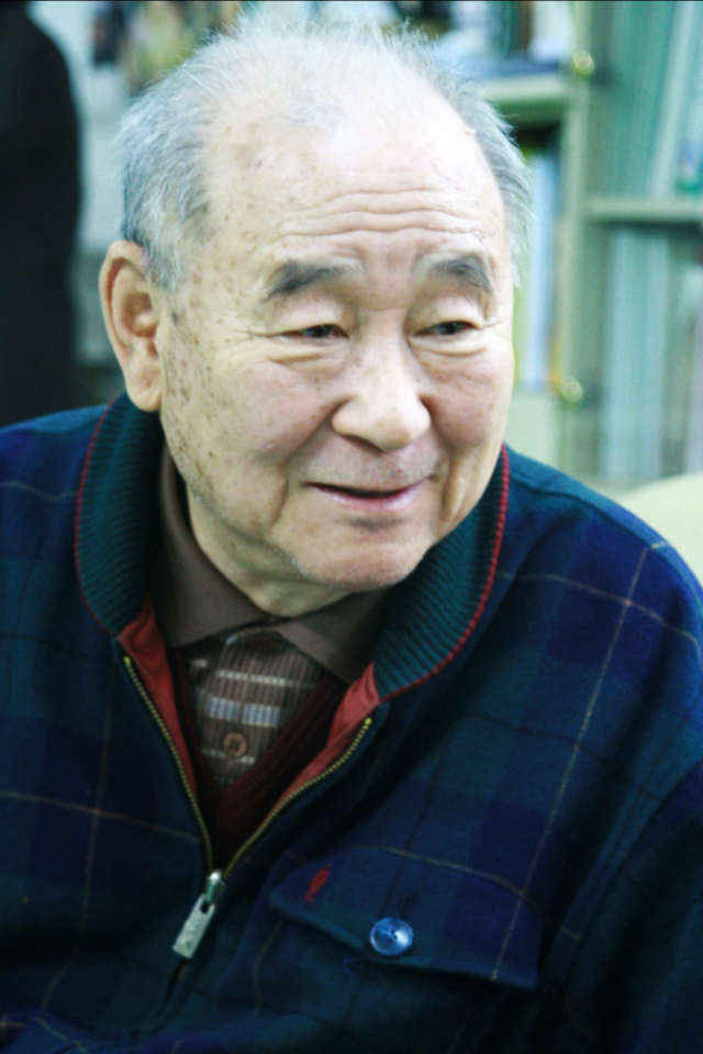 원로배우 김인태가 12일 지병으로 별세했다. 향년 88세. 김인태는 그동안 전립선암, 파킨슨병, 근무력증 등으로 장기간 투병하다 이날 오전 경기도 용인시 기흥구 한 요양병원에서 세상을 떠났다. 사진은 지난 2008년 4월 13일 인터뷰하는 김인태 모습. 연합뉴스