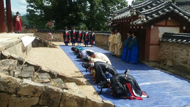 구미 인동·선산향교는 12일 공자를 비롯한 25현을 추모하고 공덕을 기리는 추계 석전대제를 봉행했다. 구미시 제공