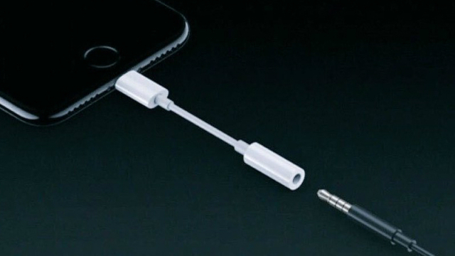 아이폰 동글(dongle, 이어폰잭 어댑터). 매일신문DB