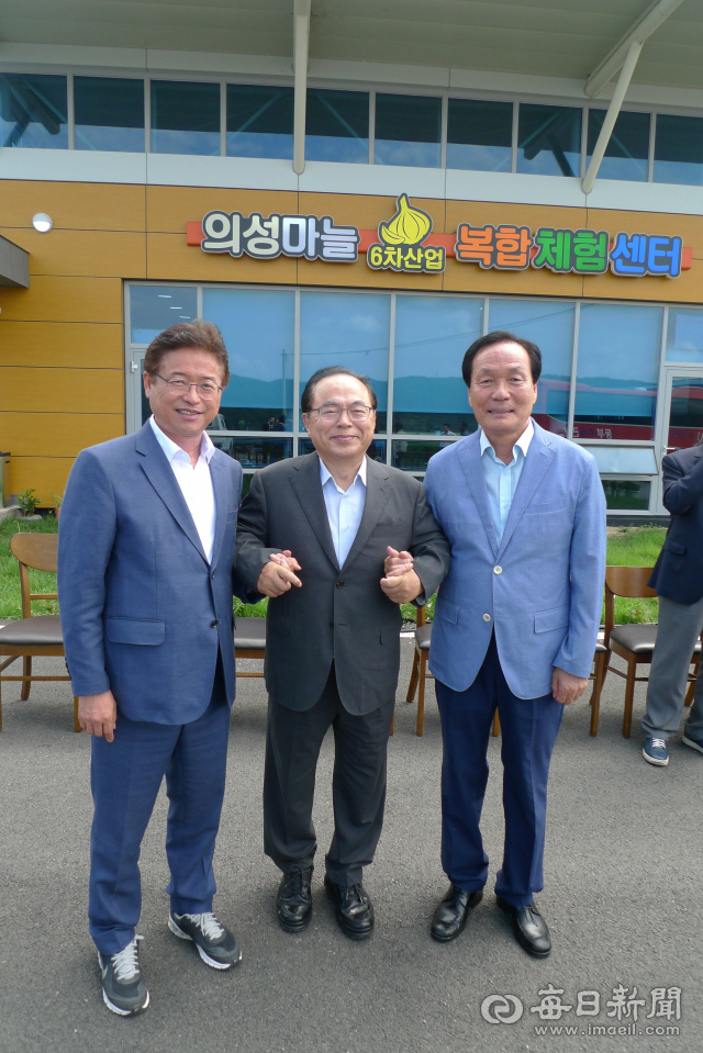 오거돈 부산시장이 추석을 앞두고 고향 의성을 방문, 의성읍 원당리 