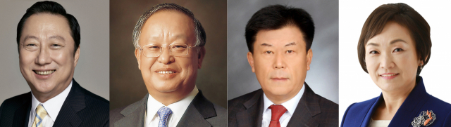청와대가 16일 제3차 남북정상회담을 비롯한 문재인 대통령의 평양 방문에 동행할 공식·특별 수행원을 발표했다. 사진은 박용만 대한상공회의소 회장(왼쪽부터), 손경식 한국경영자총협회 회장, 박성택 중소기업중앙회 회장, 한무경 한국여성경제인협회 회장 등 경제단체장. 연합뉴스
