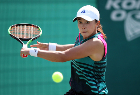 한나래(245위·인천시청)가 17일 서울 올림픽공원 테니스경기장에서 열린 여자프로테니스(WTA) 투어 KEB하나은행 코리아오픈 예선전 바르보라 스테프코바(345위·체코)와의 경기에서 공격하고 있다. 연합뉴스