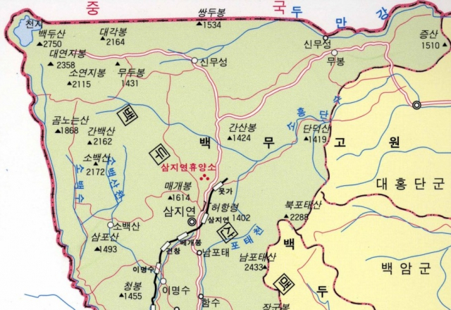 삼지연군 지도. 삼지연군 서북쪽 끝에 백두산이 위치해 있다. 한국민족문화대백과