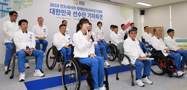 2018 인도네시아 장애인아시안게임 대한민국 선수단 기자회견이 열린 19일 오후 경기도 이천시 대한장애인체육회 이천훈련원에서 탁구에 출전하는 서수연 선수가 취재진의 질의에 답하고 있다. 다음 달 6일부터 8일간 인도네시아 자카르타에서 개최되는 이번 대회는 우리나라 선수 207명을 비롯해 43개국 3천여 선수들이 우정의 레이스를 펼친다. 연합뉴스