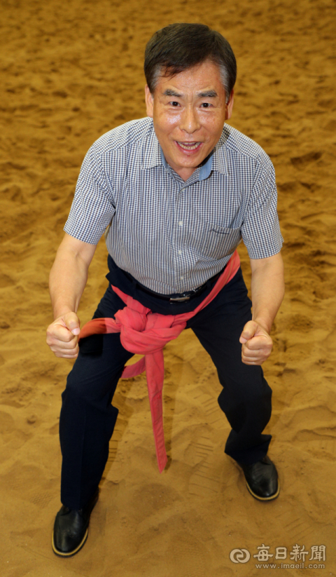 김형수 경북씨름협회장은 대구경북에서 열리는 씨름대회라면 만사를 제쳐놓고 참석할 정도로 씨름 부흥에 정성을 쏟고 있다. 성일권 기자 sungig@msnet.co.kr