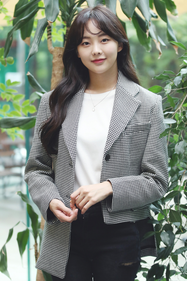 배우 금새록이 20일 오전 서울 종로구 수송동 연합뉴스 사옥에서 열린 인터뷰에 앞서 포즈를 취하고 있다. 연합뉴스