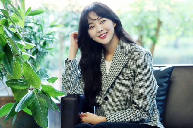 배우 금새록이 20일 오전 서울 종로구 수송동 연합뉴스 사옥에서 열린 인터뷰에 앞서 포즈를 취하고 있다. 연합뉴스