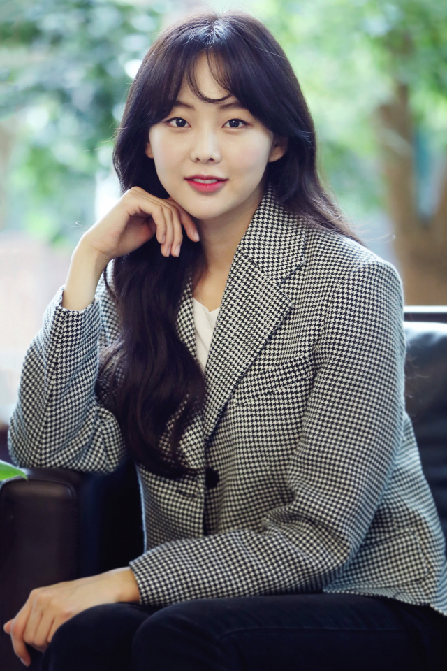 배우 금새록이 20일 오전 서울 종로구 수송동 연합뉴스 사옥에서 열린 인터뷰에 앞서 포즈를 취하고 있다. 연합뉴스