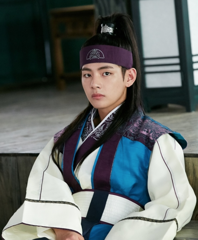 한복이 잘 어울리는 연예인 3위 BTS 뷔 / 사진출처 : kbs 화랑