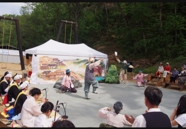 삼일유가놀이 광대걸 마당극 한 장면. 성주군 제공