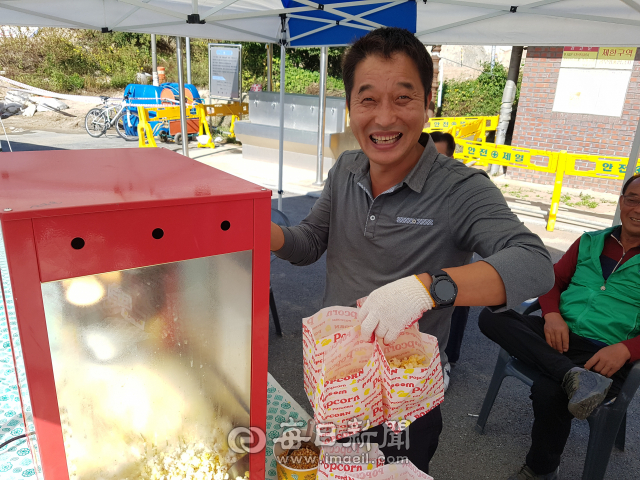 봉화송이마라톤에 가족 단위로 참가한 선수들에게 가장 인기가 있었던 팝콘 부스. 전종훈 기자