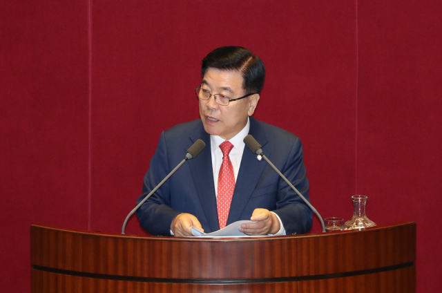 김광림 자유한국당 국회의원이 2일 국회 본회의에서 경제 분야 대정부 질문을 하고 있다. 연합뉴스