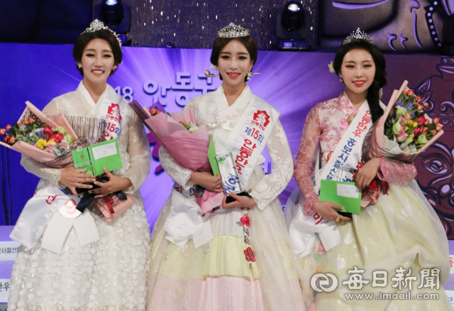 2일 안동한우홍보사절 선발대회에서 선발된 홍보사절들. 이들은 앞으로 2년 동안 안동한우의 우수성을 홍보하는 활동에 나선다. 사진 왼쪽부터 손유리(선), 유아영(진), 하다원(미). 한우협회안동시지부 제공