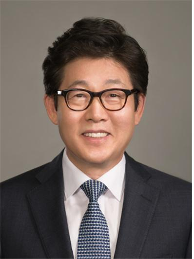 청와대는 5일 문재인 대통령이 김은경 환경부 장관 후임으로 조명래(63) 한국환경정책평가연구원 원장을 지명했다고 발표했다. 청와대 제공.
