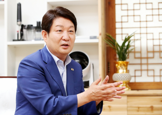 권영진 대구시장이 민선 7기에는 대구의 산업체질을 과감하게 바꿔서 