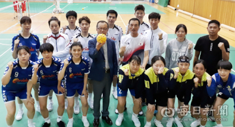 박문건 경북세팍타크로협회장이 전국체전에 나설 경북 선수단과 선전을 다짐하고 있다. 이상헌 기자