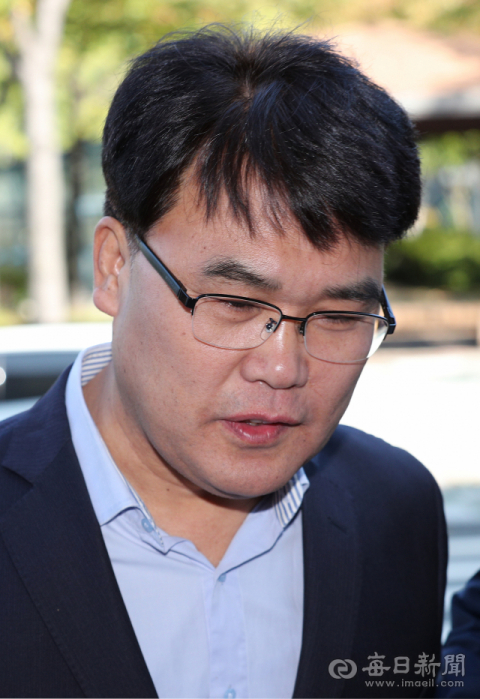 이재만 자유한국당 전 대구 동구을 당협위원장이 7일 공직선거법 위반 혐의에 대한 조사를 받기 위해 대구경찰청 지능범죄수사대에 출두하고 있다. 정운철 기자 woon@msnet.co.kr
