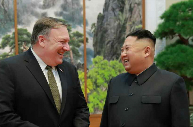 김정은 북한 국무위원장이 평양을 찾은 마이크 폼페이오 미 국무장관을 7일 면담했다고 노동당 기관지 노동신문이 8일 보도했다. [국내에서만 사용가능. 재배포 금지. For Use Only in the Republic of Korea. No Redistribution] 연합뉴스