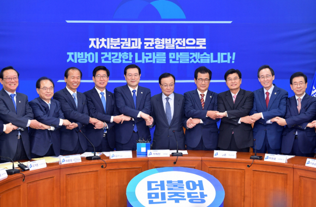 11일 오전 서울 여의도 국회 본관 더불어민주당 당 대표실에서 열린 