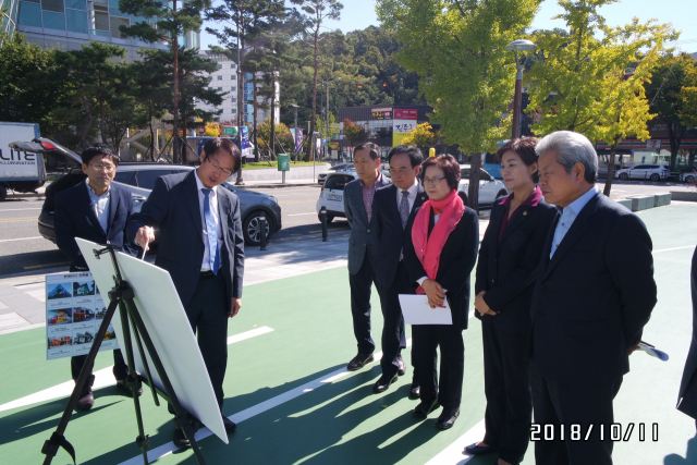 대구시의회 기획행정위원회가 11일 대구행복(연합)기숙사, 대구 패션 창조거리 건립예정지 현장을 찾아 사업추진 계획 등을 점검했다. 대구시의회 제공