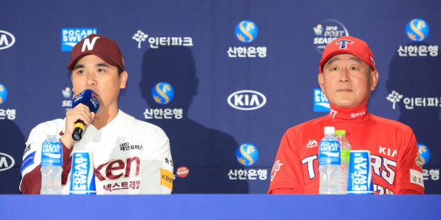 15일 오후 고척 스카이돔 2층에서 열린 2018 신한은행 마이카 KBO 와일드카드 결정전 미디어데이에서 넥센 히어로즈 장정석 감독이 인사말을 하고 있다. 연합뉴스
