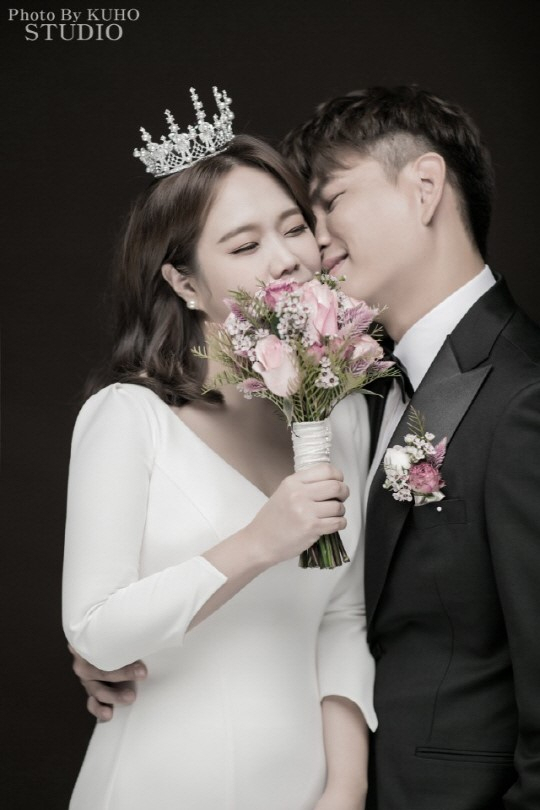 [화보] 홍현희 제이쓴 웨딩 사진 공개…15일 홍현희 인스타그램, 소속사 싸이더스 통해 공개. 홍현희 인스타그램, 싸이더스