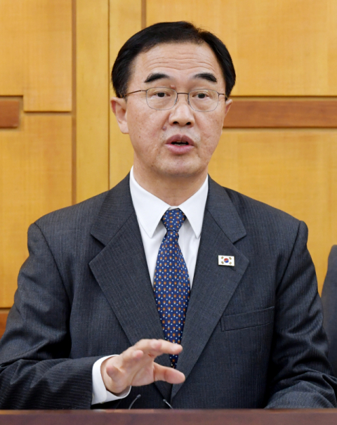 남북고위급회담 남측 수석대표 조명균 통일부 장관이 15일 판문점 남측 평화의 집에서 열린 남북고위급회담을 마친 뒤 브리핑을 하고 있다. 연합뉴스