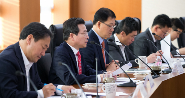 김용범 금융위원회 부위원장이 12일 오전 서울 여의도 한국거래소에서 열린 금융시장상황 점검회의에서 발언하고 있다. 연합뉴스