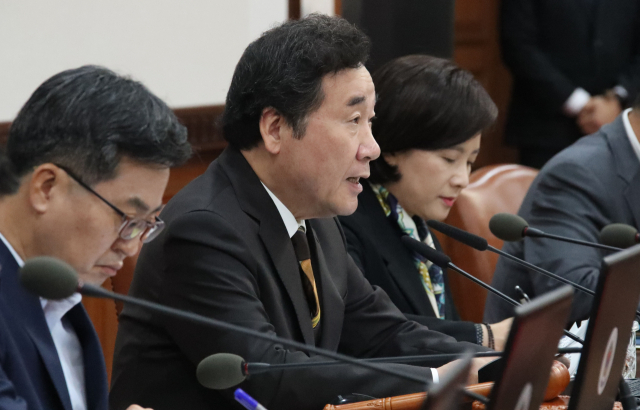 이낙연 국무총리가 16일 오전 서울 세종로 정부서울청사에서 열린 국무회의에서 발언하고 있다. 연합뉴스
