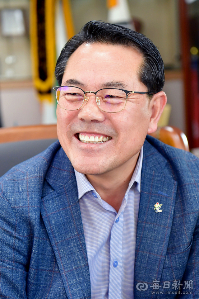 전찬걸 울진군수는 