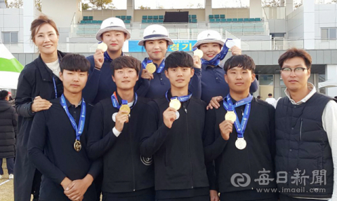 제99회 전국체전 양궁 대학부에서 남녀 동반 우승에 성공한 계명대 선수단. 계명대 제공