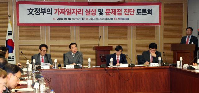 자유한국당 김성태 원내대표가 18일 국회 의원회관에서 열린 