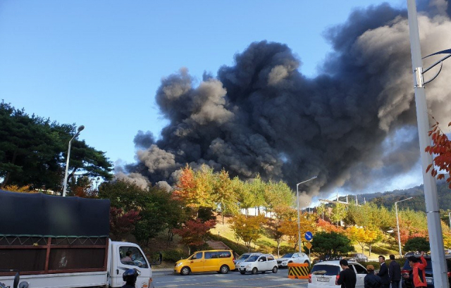 19일 오후 3시 23분께 대전시 서구 관저동 관저다목적체육관 신축 공사장에서 불이 났다. 연합뉴스