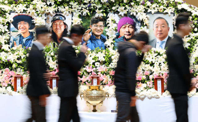 19일 오후 서울 동대문구 서울시립대학교에서 열린 히말라야 다울라기리 산군(山群) 구르자히말 남벽 직등 신루트 개척에 나섰다가 세상을 떠난