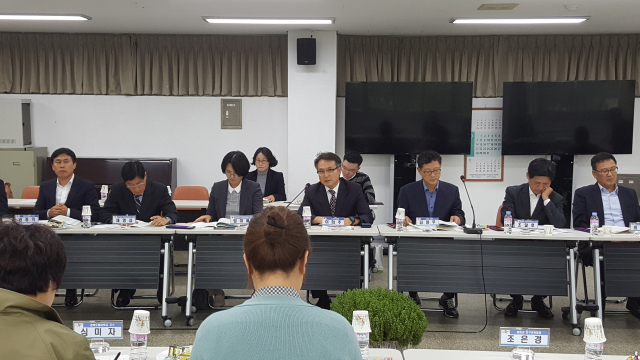 22일 의성군청 대회의실에서 경북도, 의성군 관계자들이 규제개혁 민관실무협의회를 열고 있다. 경북도 제공
