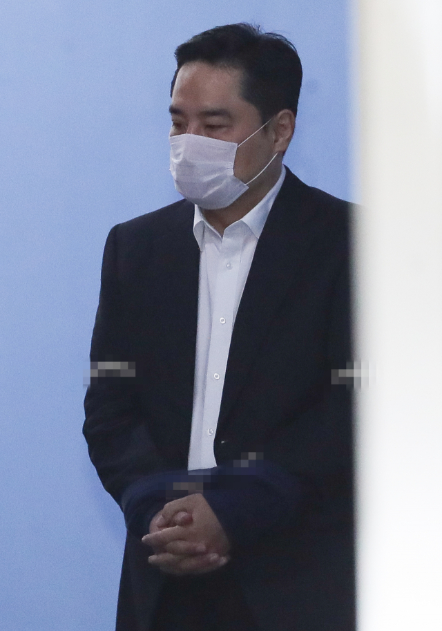 자신과 불륜설이 불거졌던 유명 블로거 