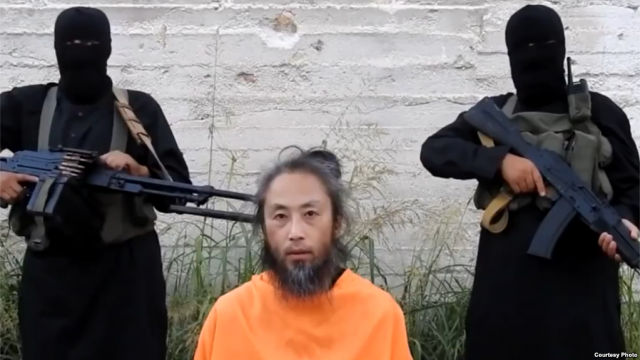 일본 언론인 야스다 준페이는 시리아 피랍 당시 자신을 촬영해 공개된 동영상에서 