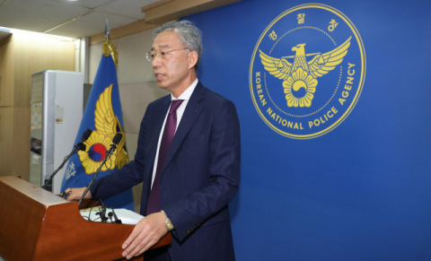 서대문 경찰청에서 유남영 인권침해사건 진상조사위원장이 백남기 농민 사망사건 조사결과를 발표하고 있다. 연합뉴스