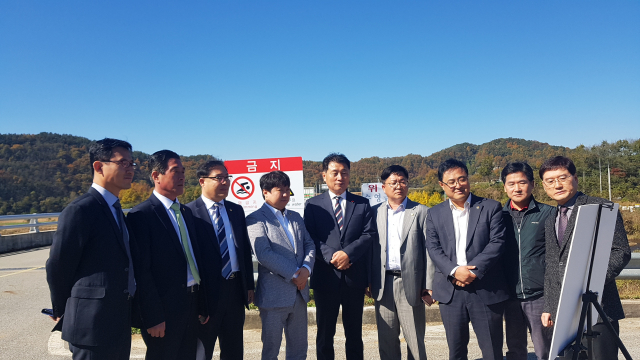 대구시의회 통합신공항 건설 특별위원회는 30일 대구 민‧군공항 통합 이전후보지로 선정된 군위군 우보면 일대와 의성군 비안면‧군위군 소보면 일대 현장을 둘러봤다. 대구시의회 제공