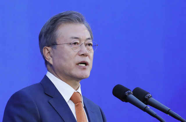 문재인 대통령이 30일 오후 경주 화백컨벤션센터에서 열린 제6회 지방자치의 날 기념식에서 축사하고 있다. 연합뉴스