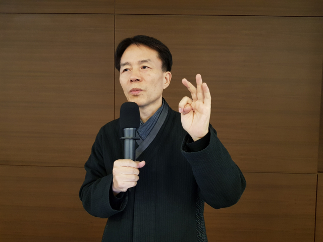 손기원 지혜경영연구소 대표가 30일 포스코 국제관에서 열린 매일신문 CEO포럼 제5기 9주 차 강연을 진행하고 있다. 배형욱 기자