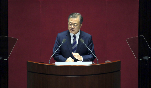 문재인 대통령이 1일 오전 국회 본회의장에서 내년도 예산안에 대해 시정연설을 하고 있다. 매일신문 DB